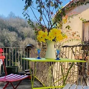 Au Mange-prunes Bed & Breakfast